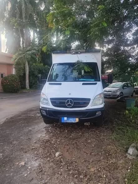 Mercedes-Benz Sprinter (ambulance)